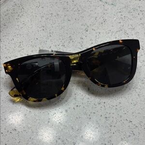 NWT Burberry Square Sunglasses unisex